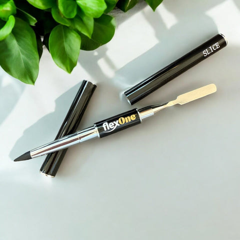 This dual-ended tool features firm flat tip for scooping and slicing solid or builder gel, and a soft silicone tip for sculpting smooth petals and 3D textures